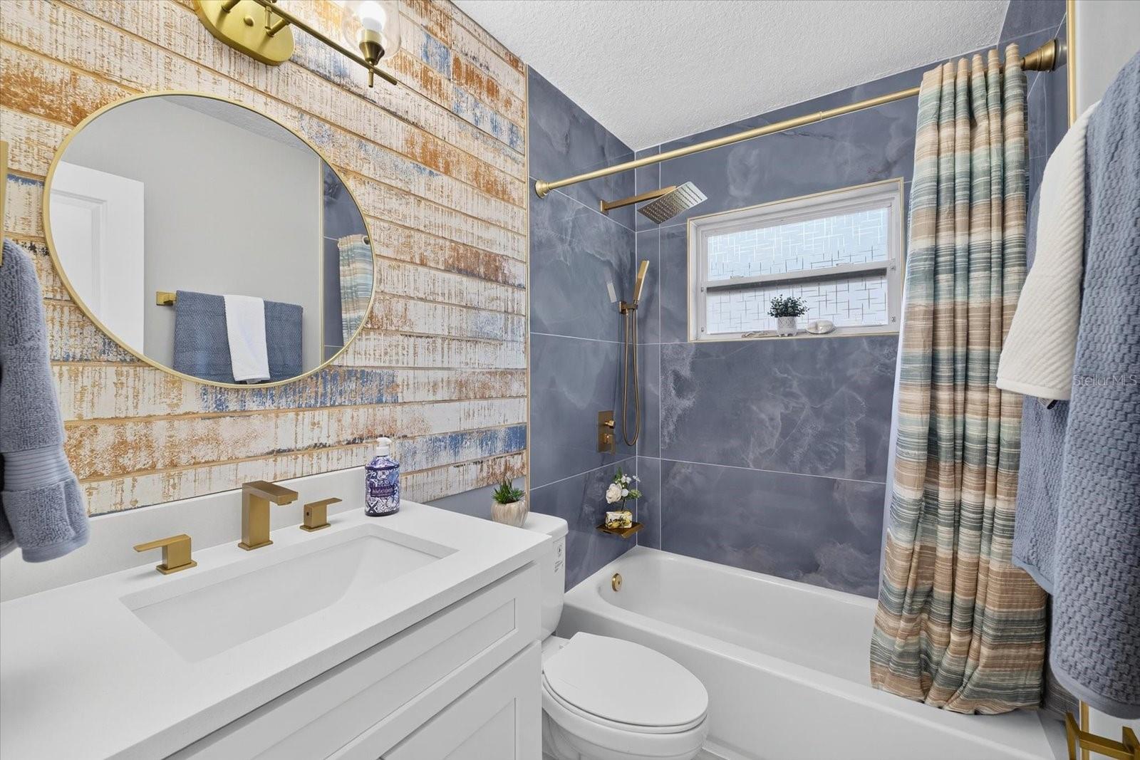 FLOR A MAR - Residential