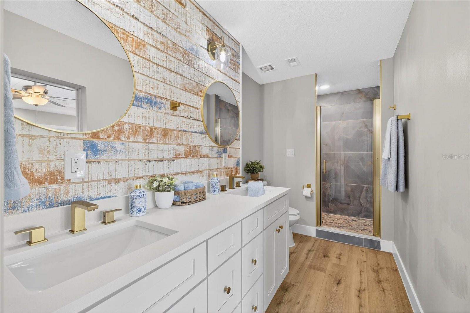 FLOR A MAR - Residential