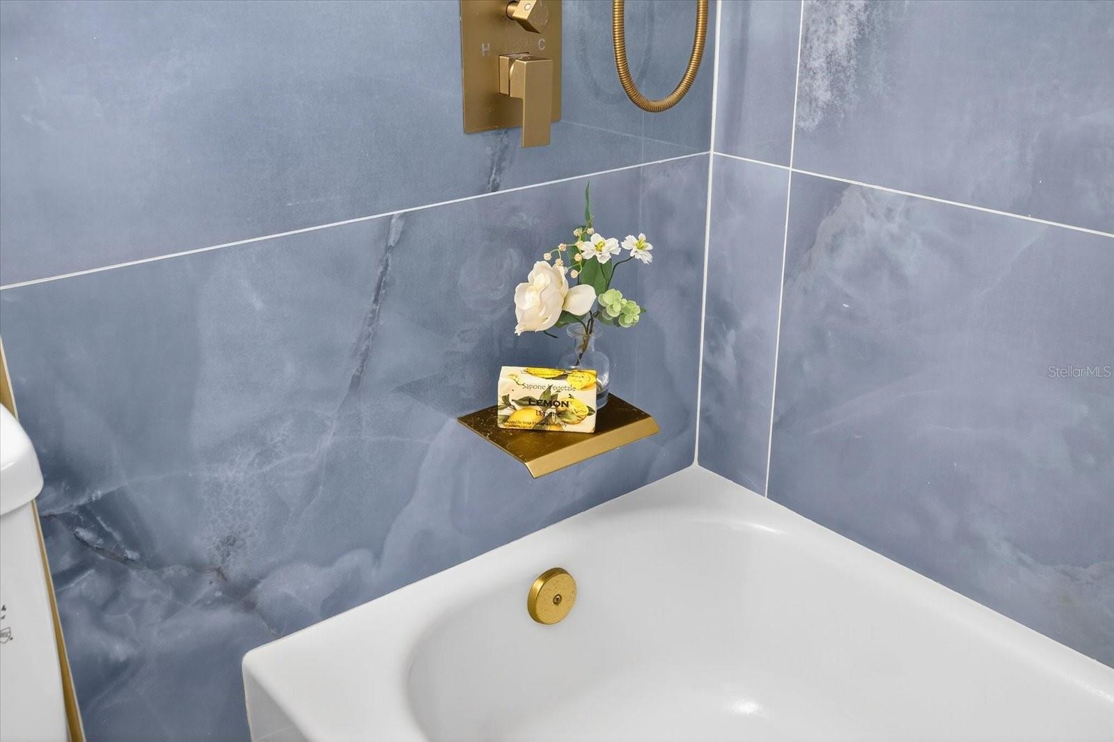 FLOR A MAR - Residential