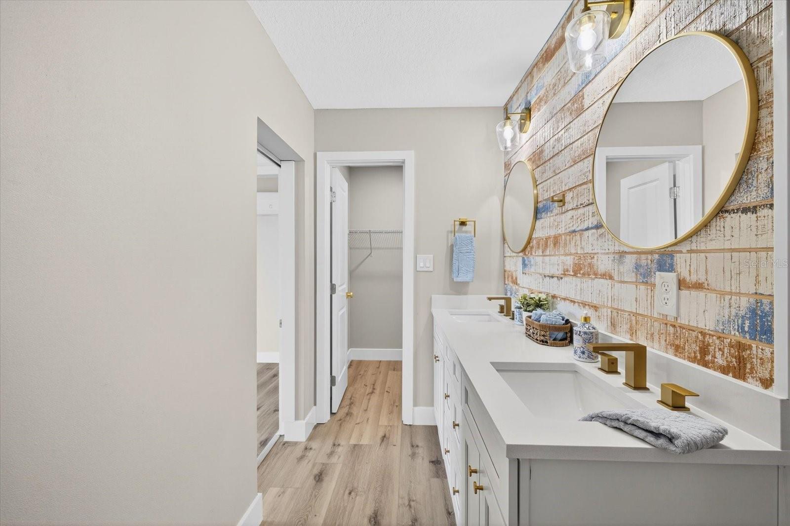 FLOR A MAR - Residential