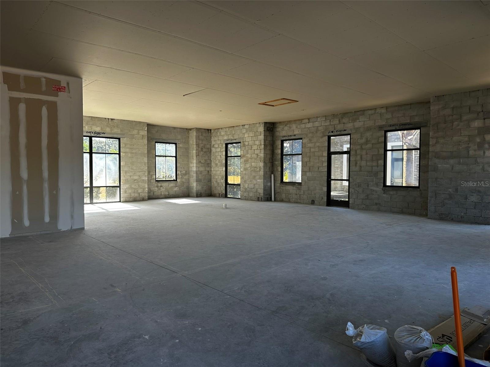 ACREAGE & UNREC - Commercial Lease