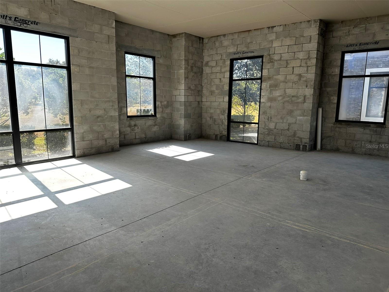 ACREAGE & UNREC - Commercial Lease