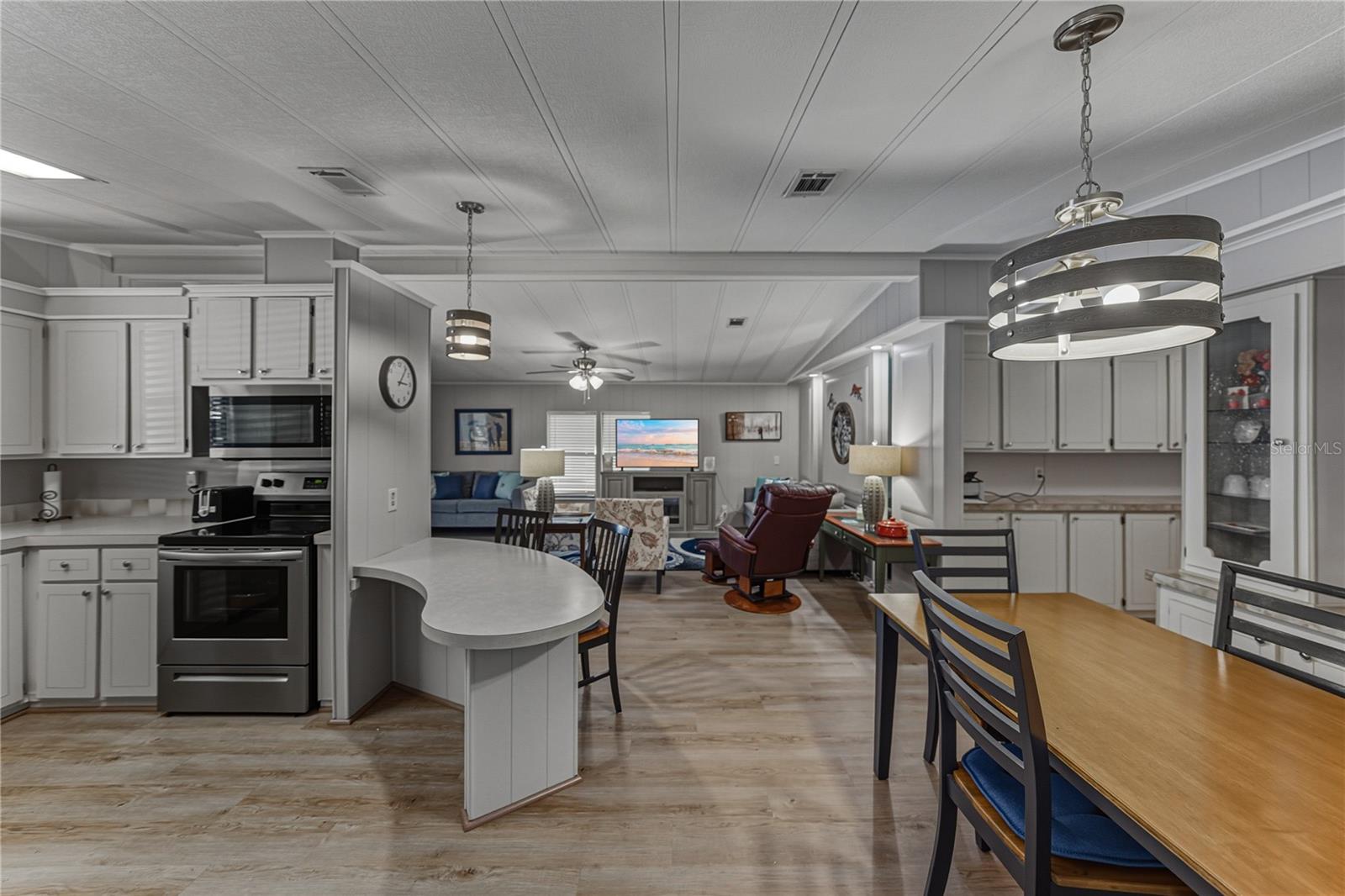 COLONY HILLS COMMUNITY - Residential