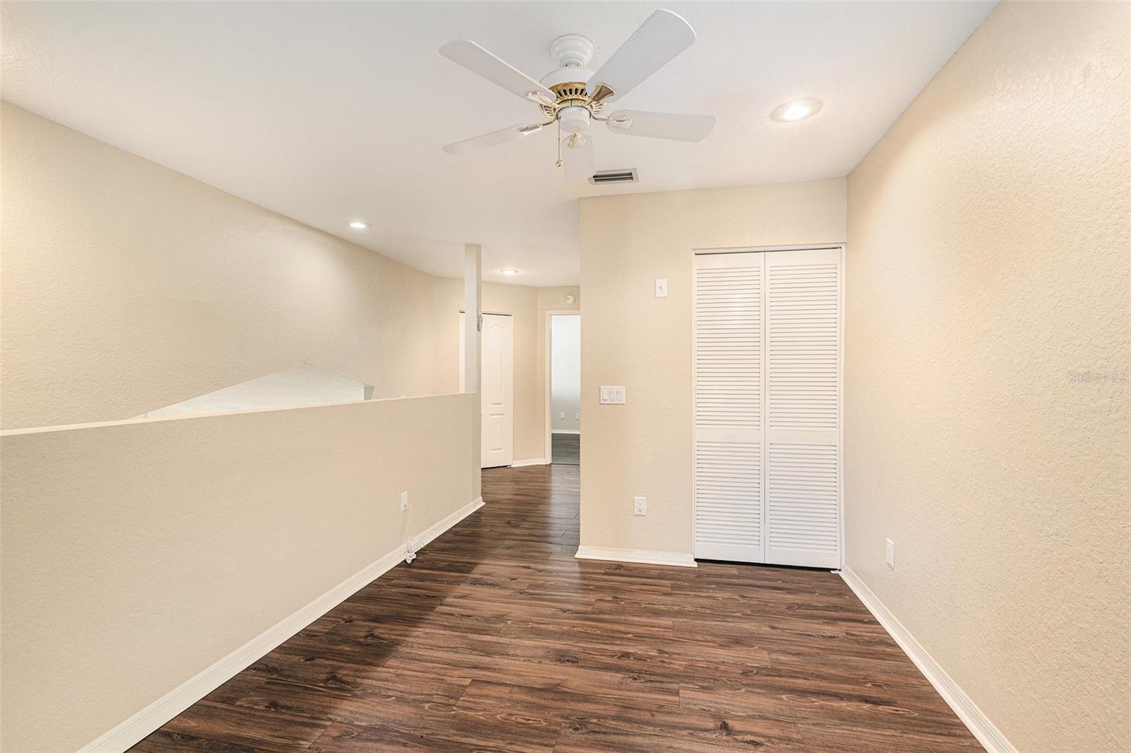 LAKE HERON PHASES THREE B FOUR B & FIVE B PB 33 PG - Residential