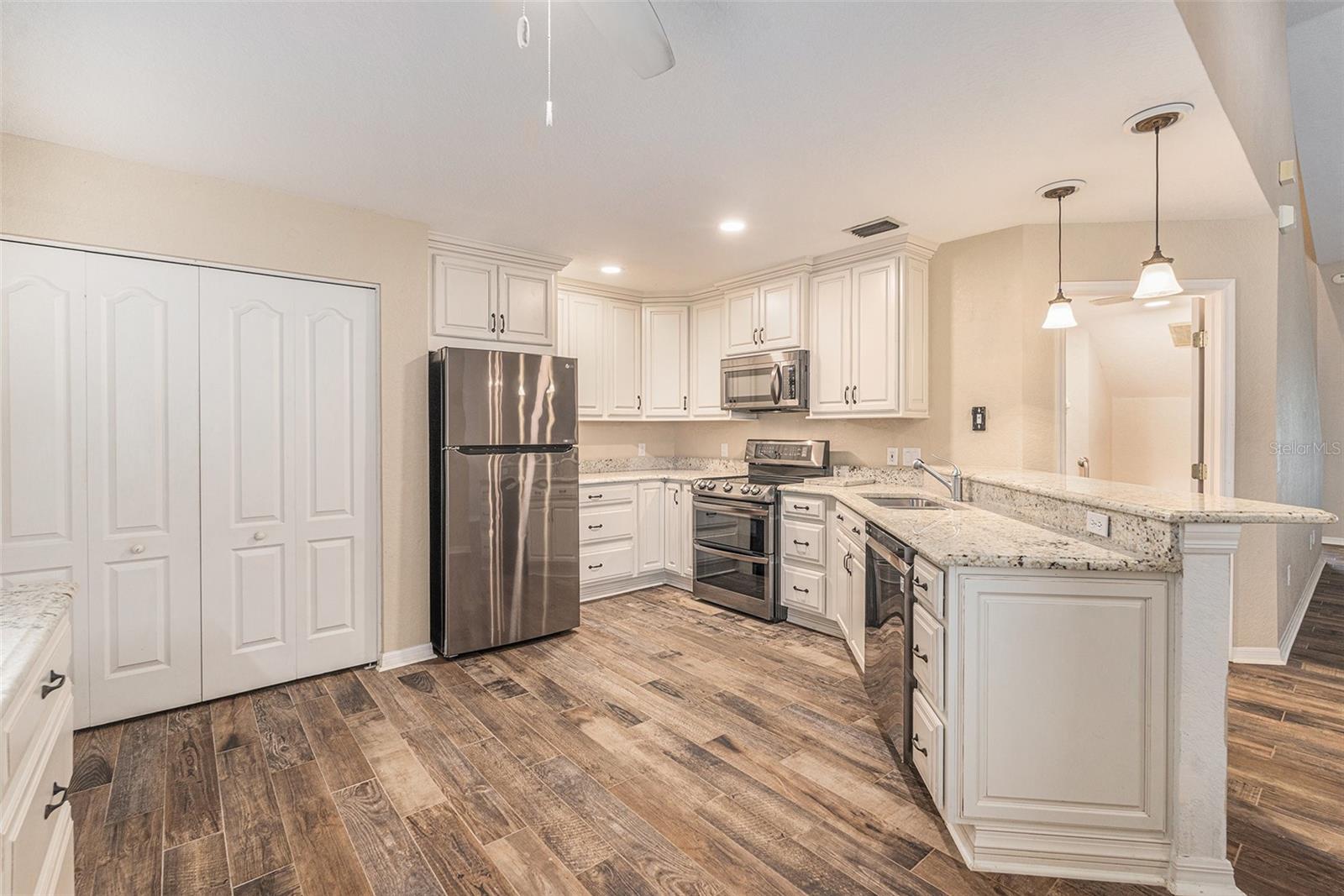 LAKE HERON PHASES THREE B FOUR B & FIVE B PB 33 PG - Residential