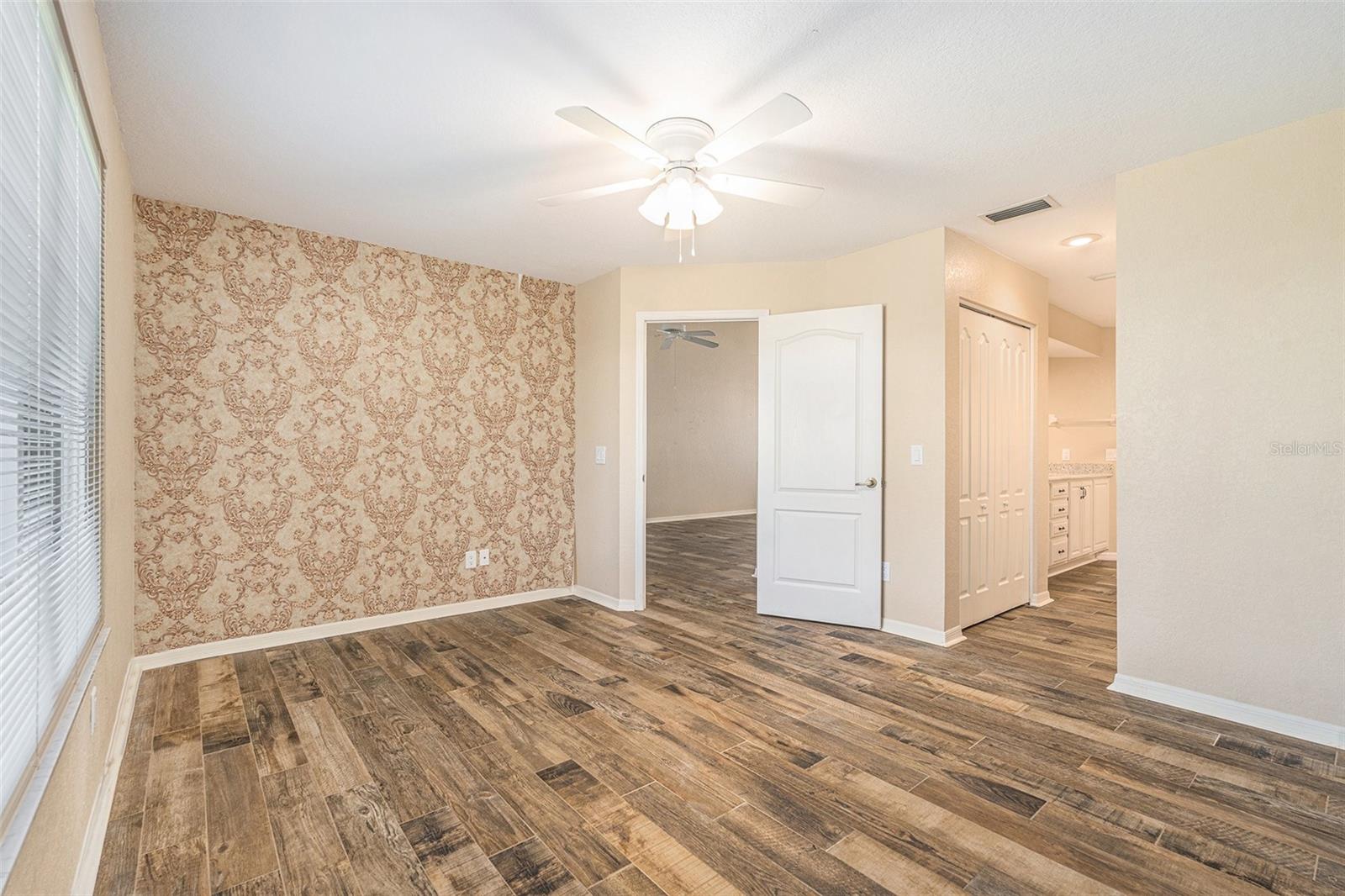 LAKE HERON PHASES THREE B FOUR B & FIVE B PB 33 PG - Residential