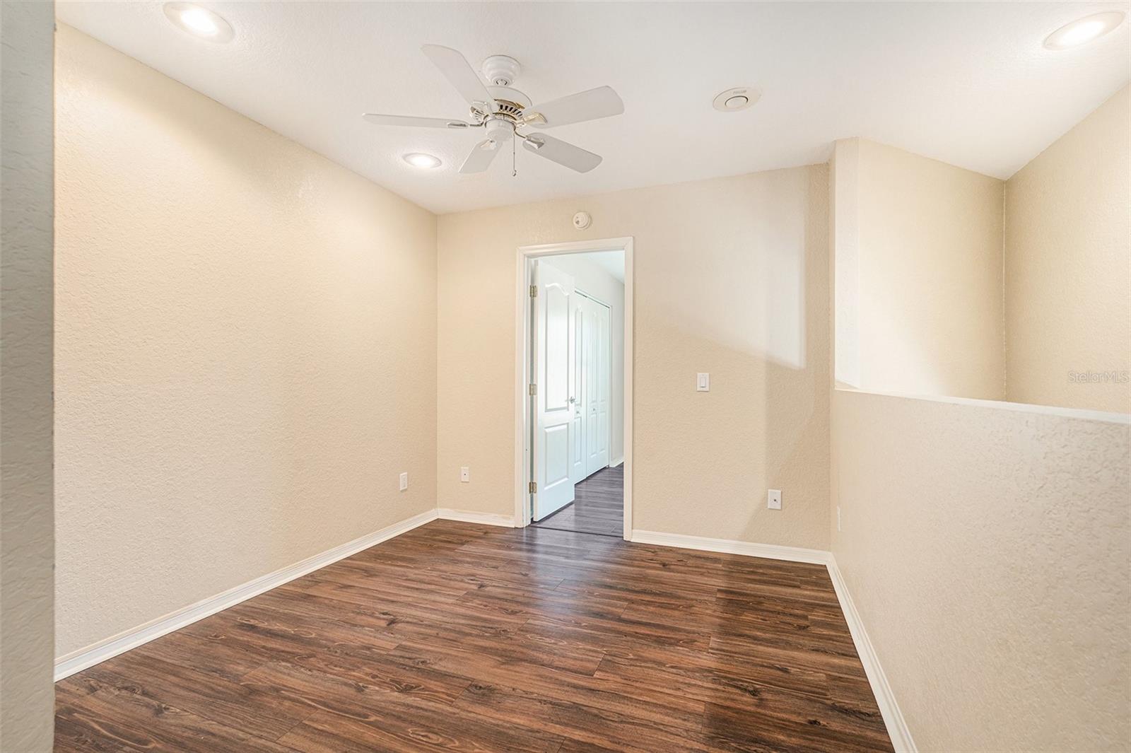 LAKE HERON PHASES THREE B FOUR B & FIVE B PB 33 PG - Residential