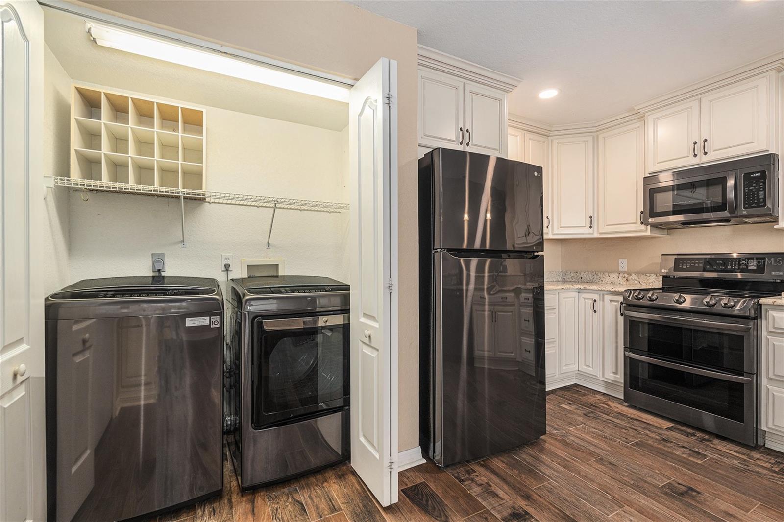 LAKE HERON PHASES THREE B FOUR B & FIVE B PB 33 PG - Residential