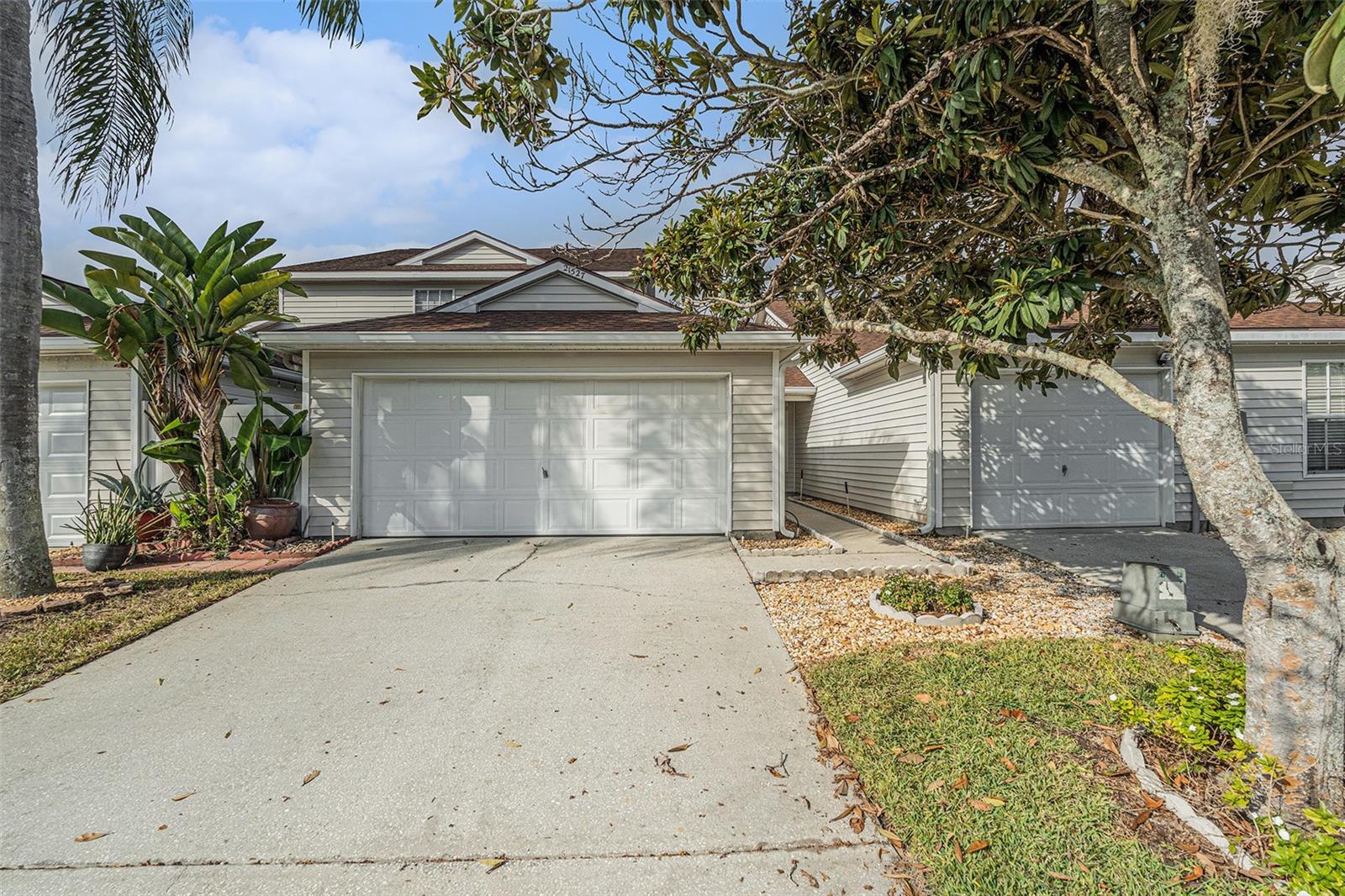 LAKE HERON PHASES THREE B FOUR B & FIVE B PB 33 PG - Residential