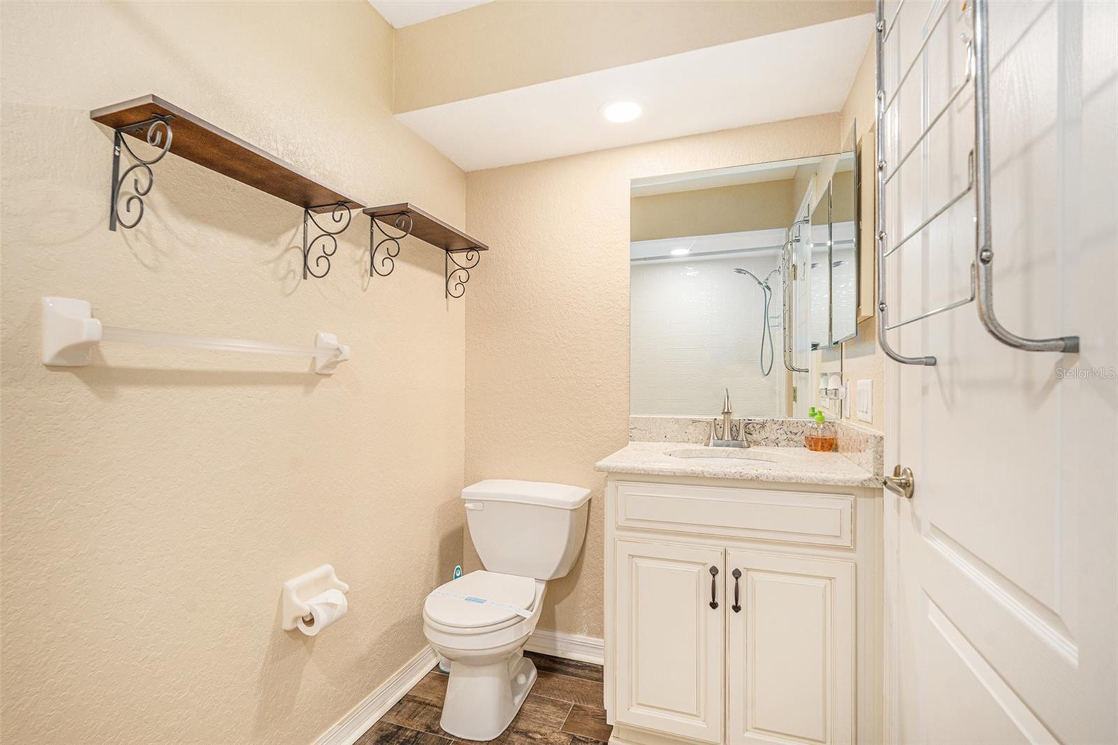 LAKE HERON PHASES THREE B FOUR B & FIVE B PB 33 PG - Residential