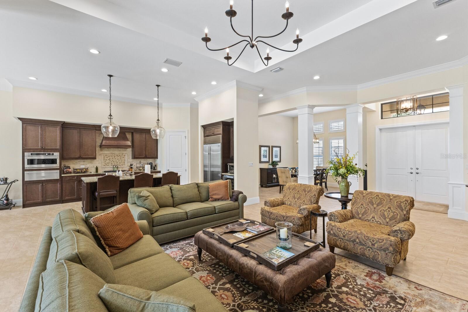 FOUNDERS CLUB - Residential