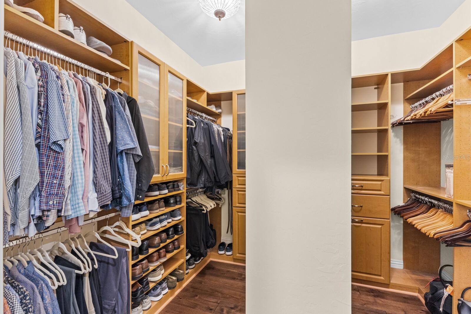 FOUNDERS CLUB - Residential