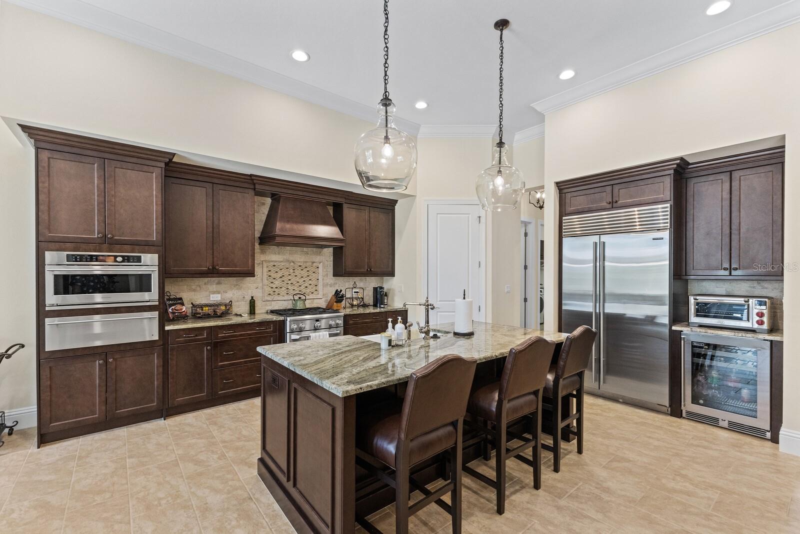 FOUNDERS CLUB - Residential