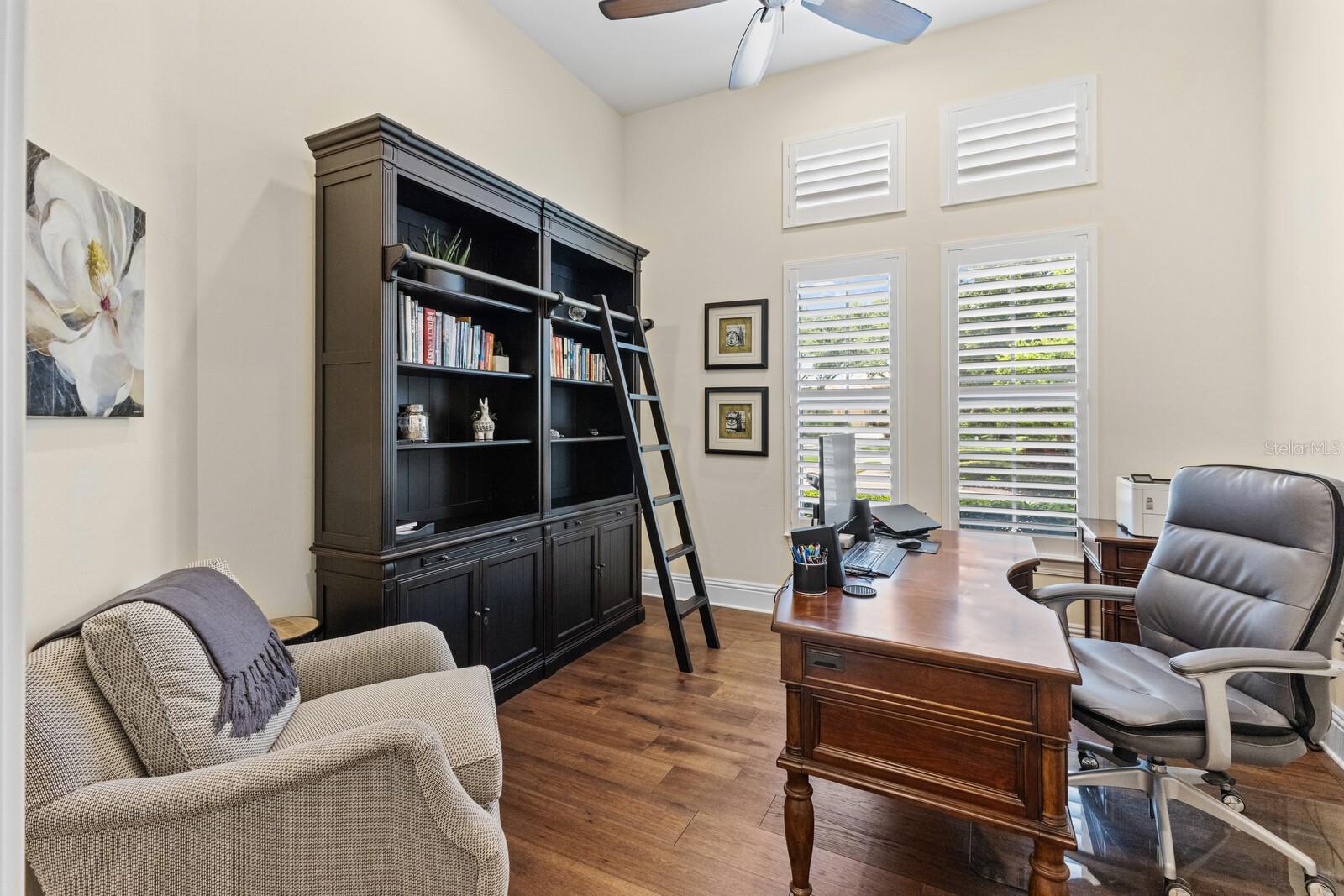 FOUNDERS CLUB - Residential