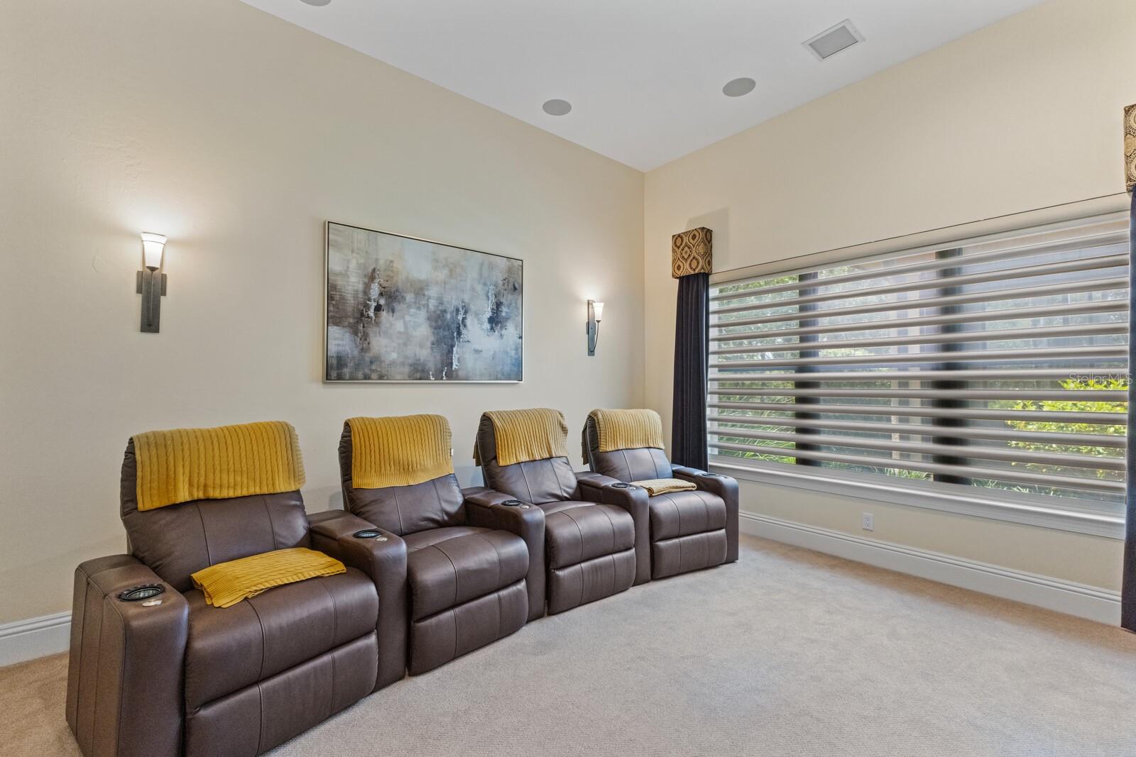 FOUNDERS CLUB - Residential