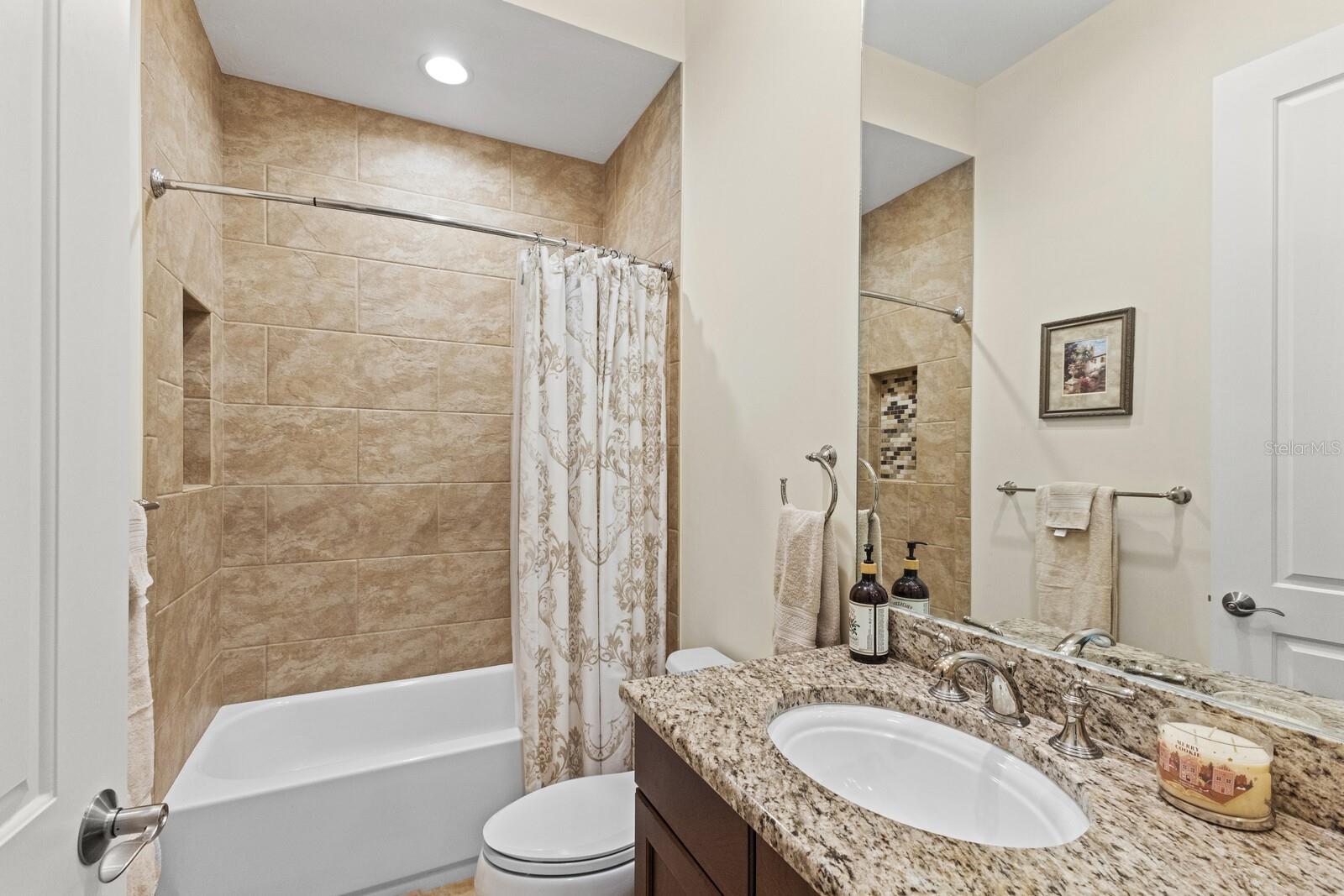 FOUNDERS CLUB - Residential