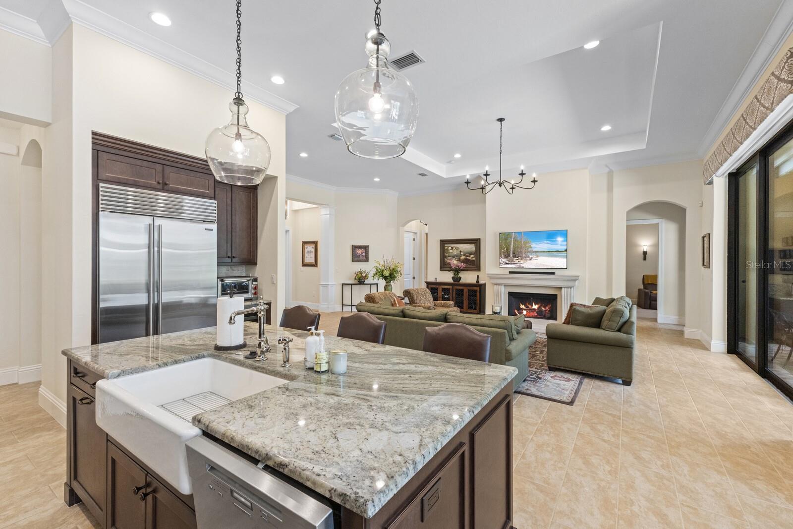 FOUNDERS CLUB - Residential