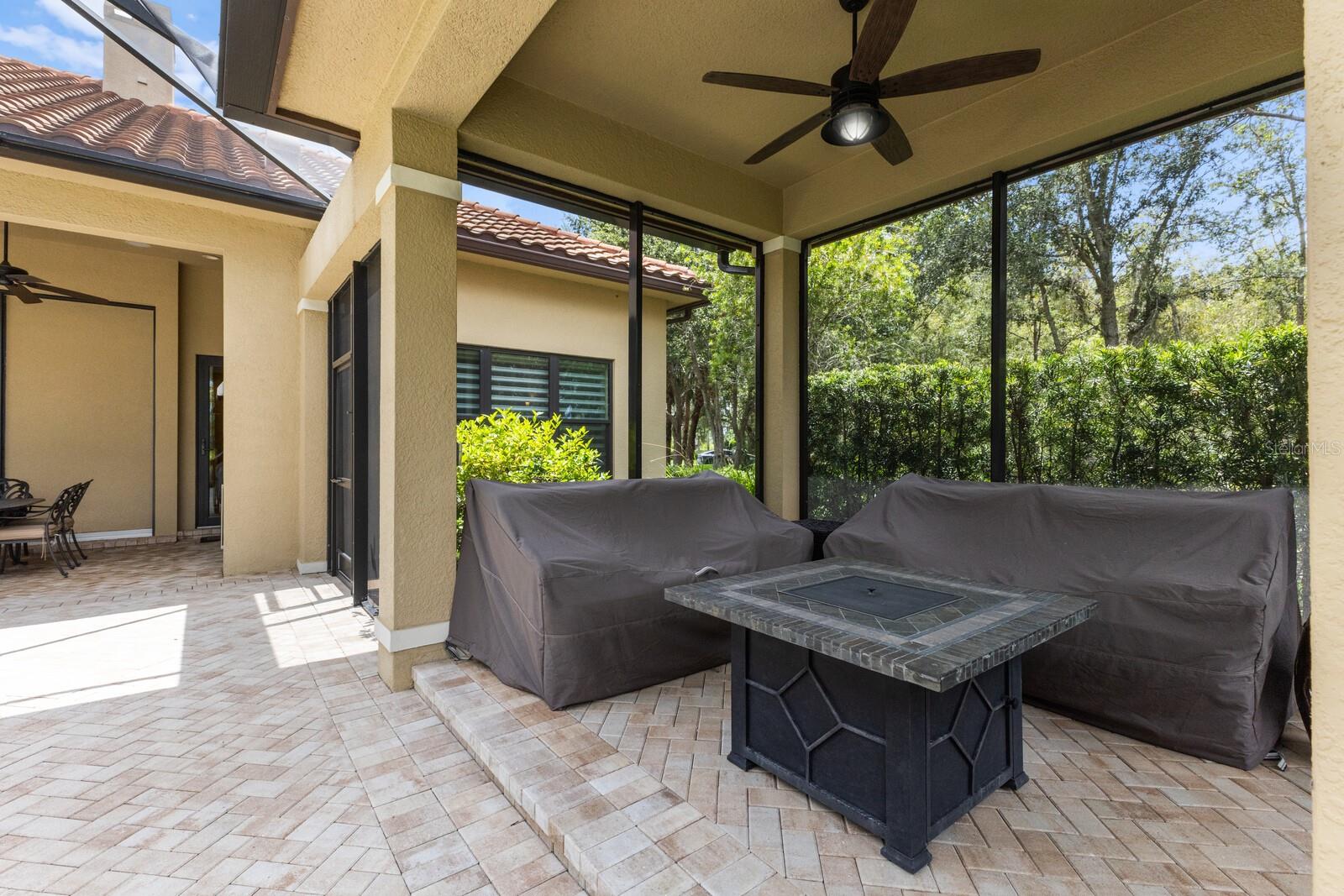 FOUNDERS CLUB - Residential