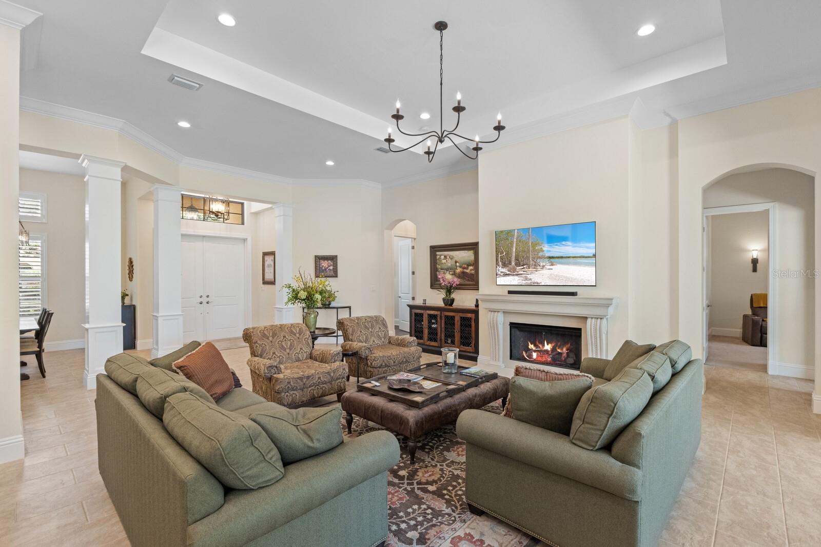 FOUNDERS CLUB - Residential