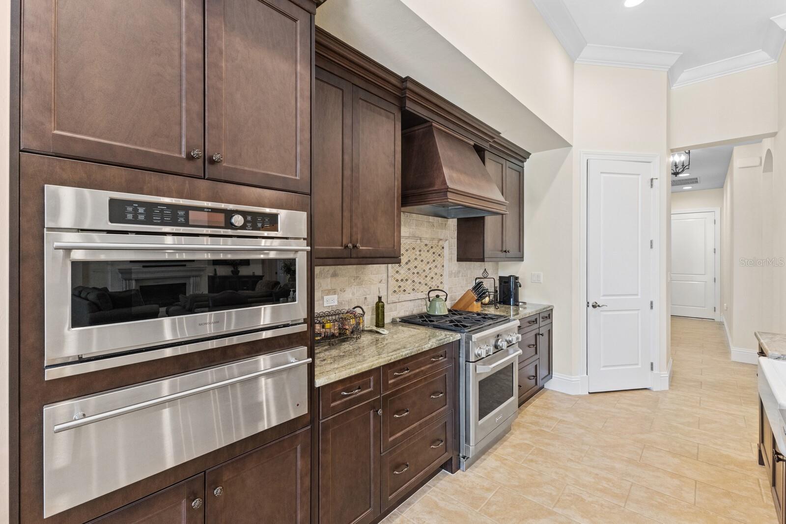 FOUNDERS CLUB - Residential