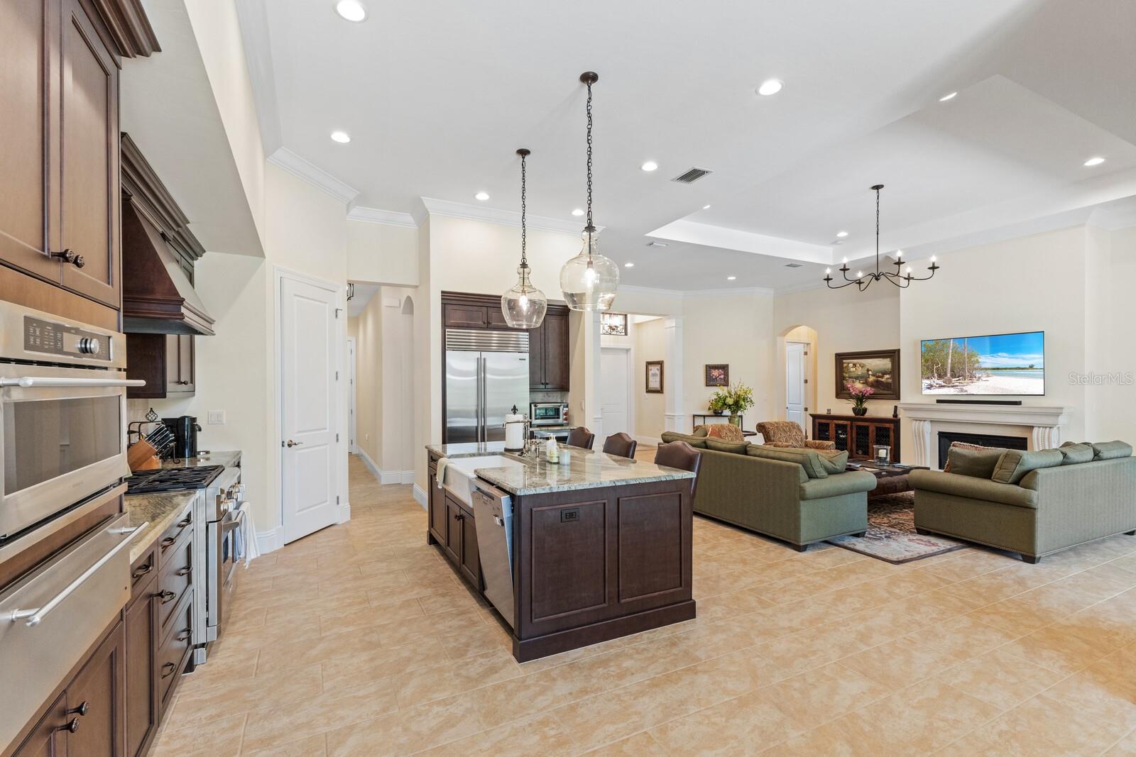 FOUNDERS CLUB - Residential