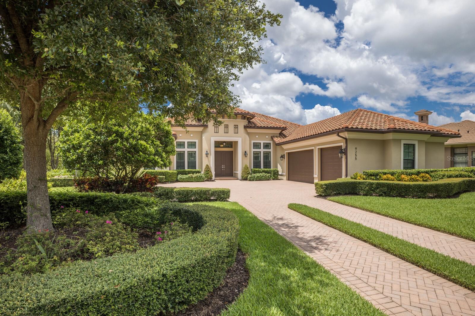 FOUNDERS CLUB - Residential