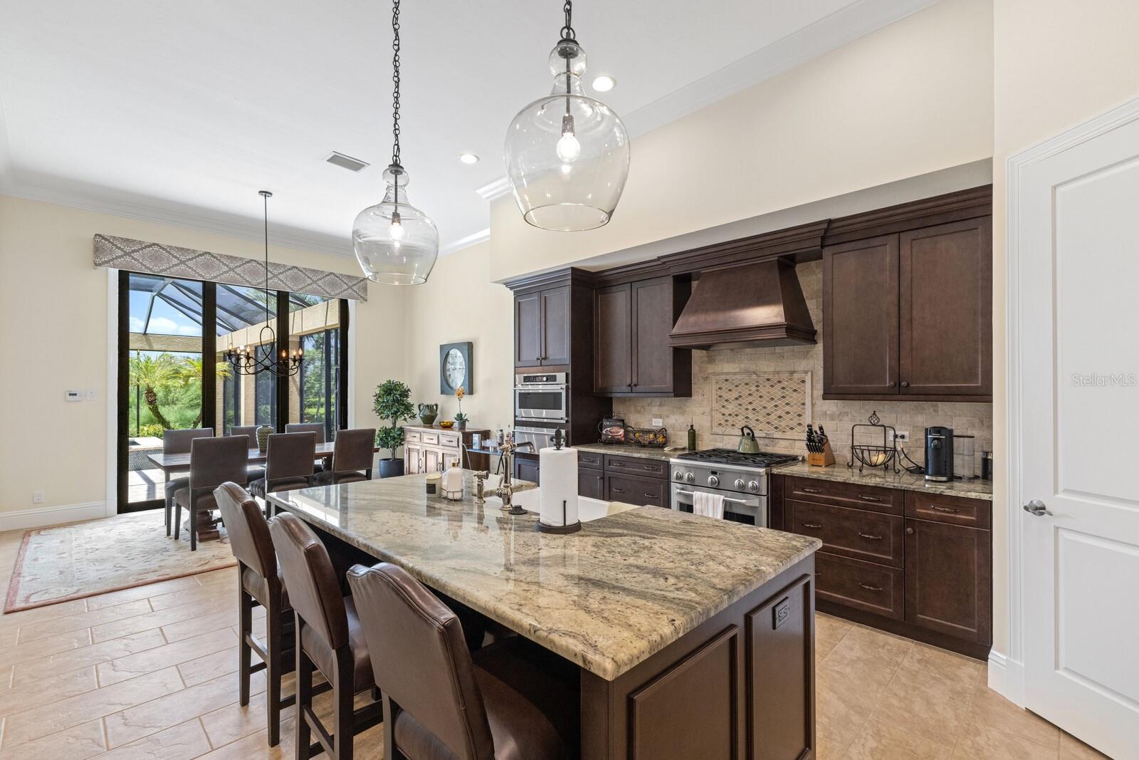 FOUNDERS CLUB - Residential