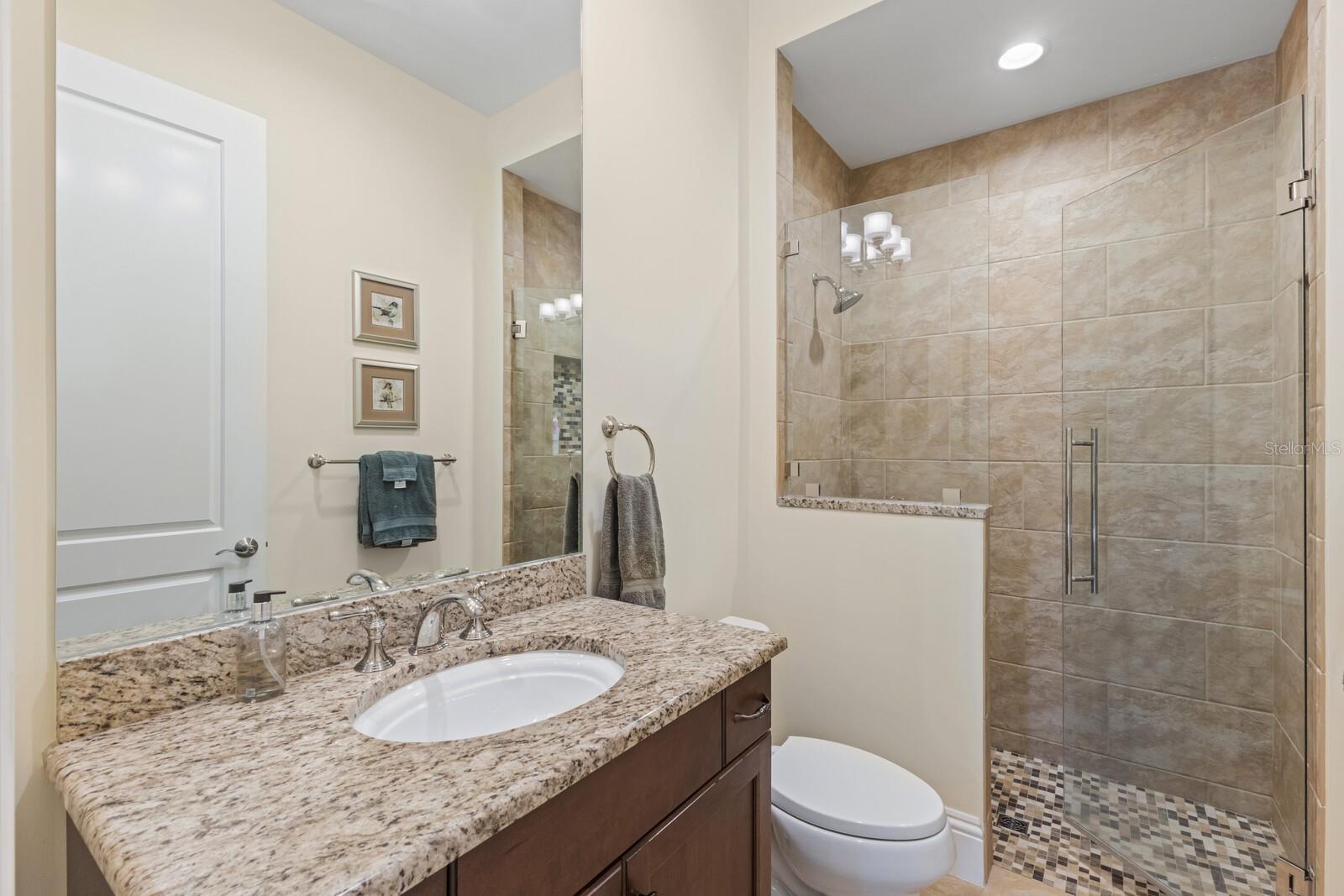 FOUNDERS CLUB - Residential