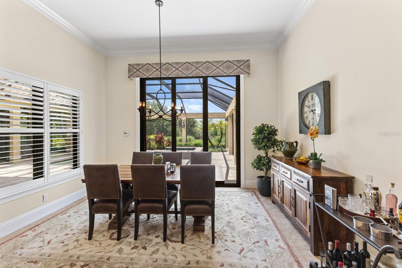 FOUNDERS CLUB - Residential