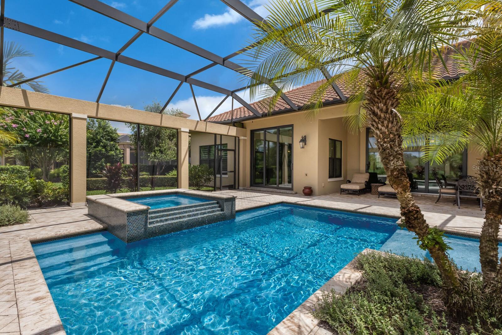 FOUNDERS CLUB - Residential