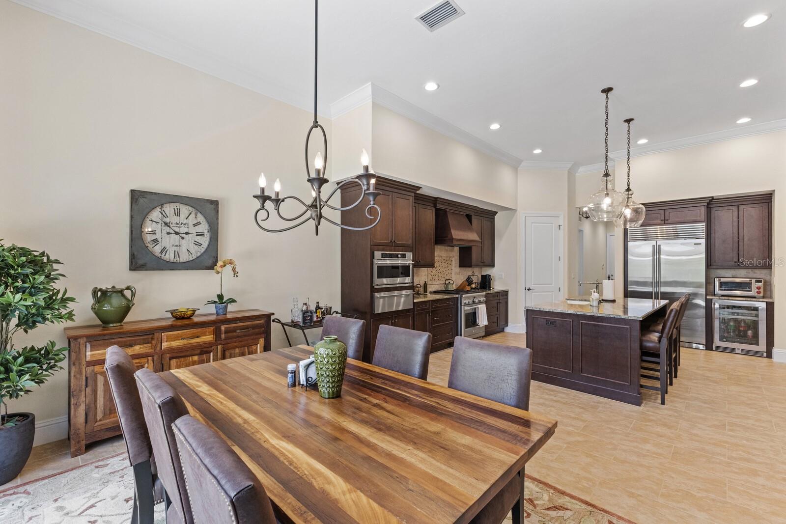 FOUNDERS CLUB - Residential