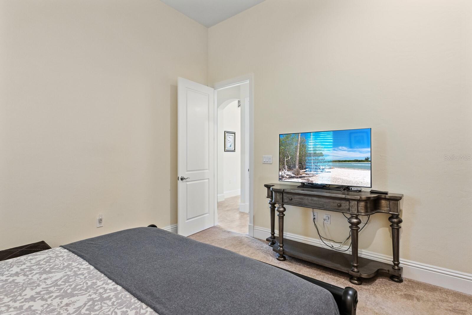 FOUNDERS CLUB - Residential