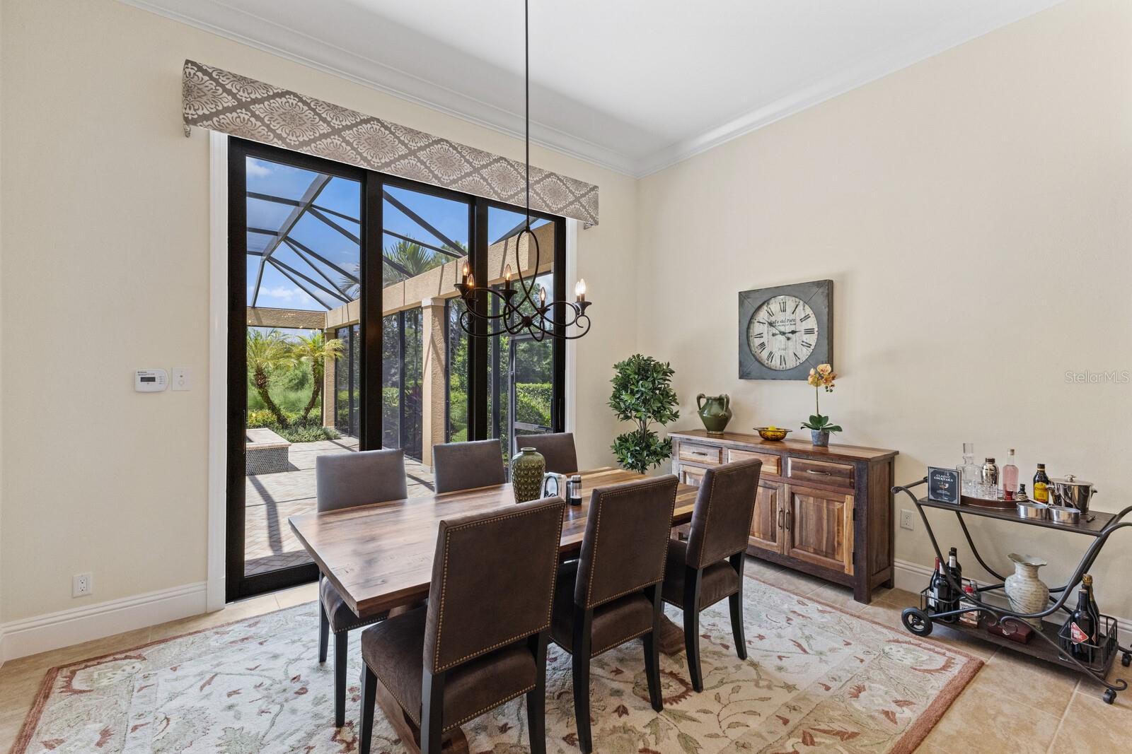 FOUNDERS CLUB - Residential