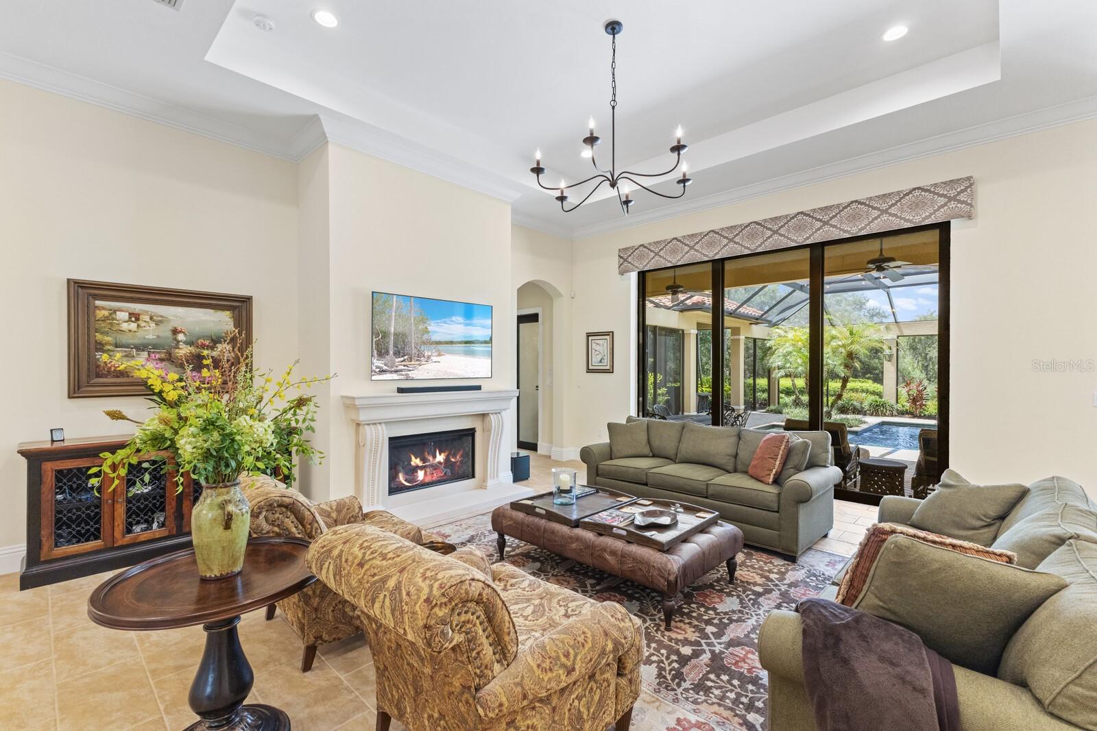 FOUNDERS CLUB - Residential