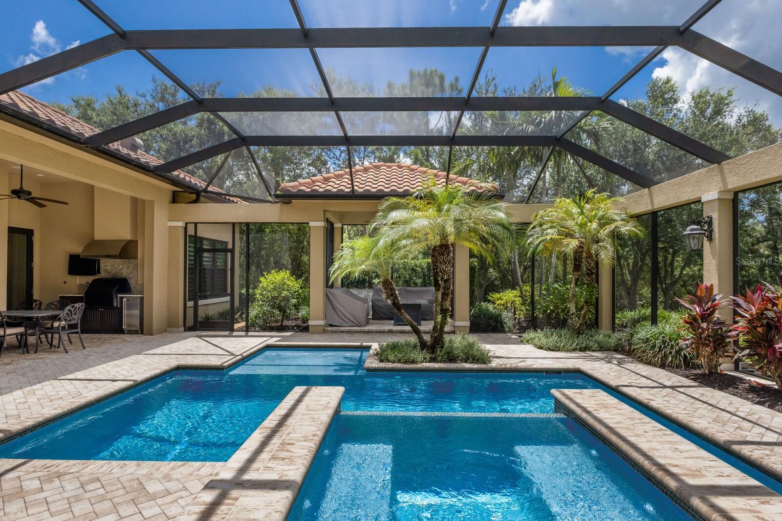 FOUNDERS CLUB - Residential