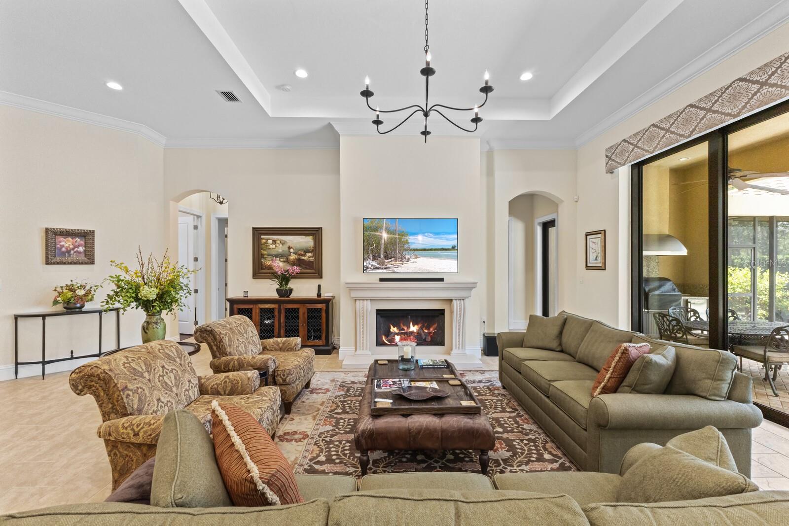 FOUNDERS CLUB - Residential