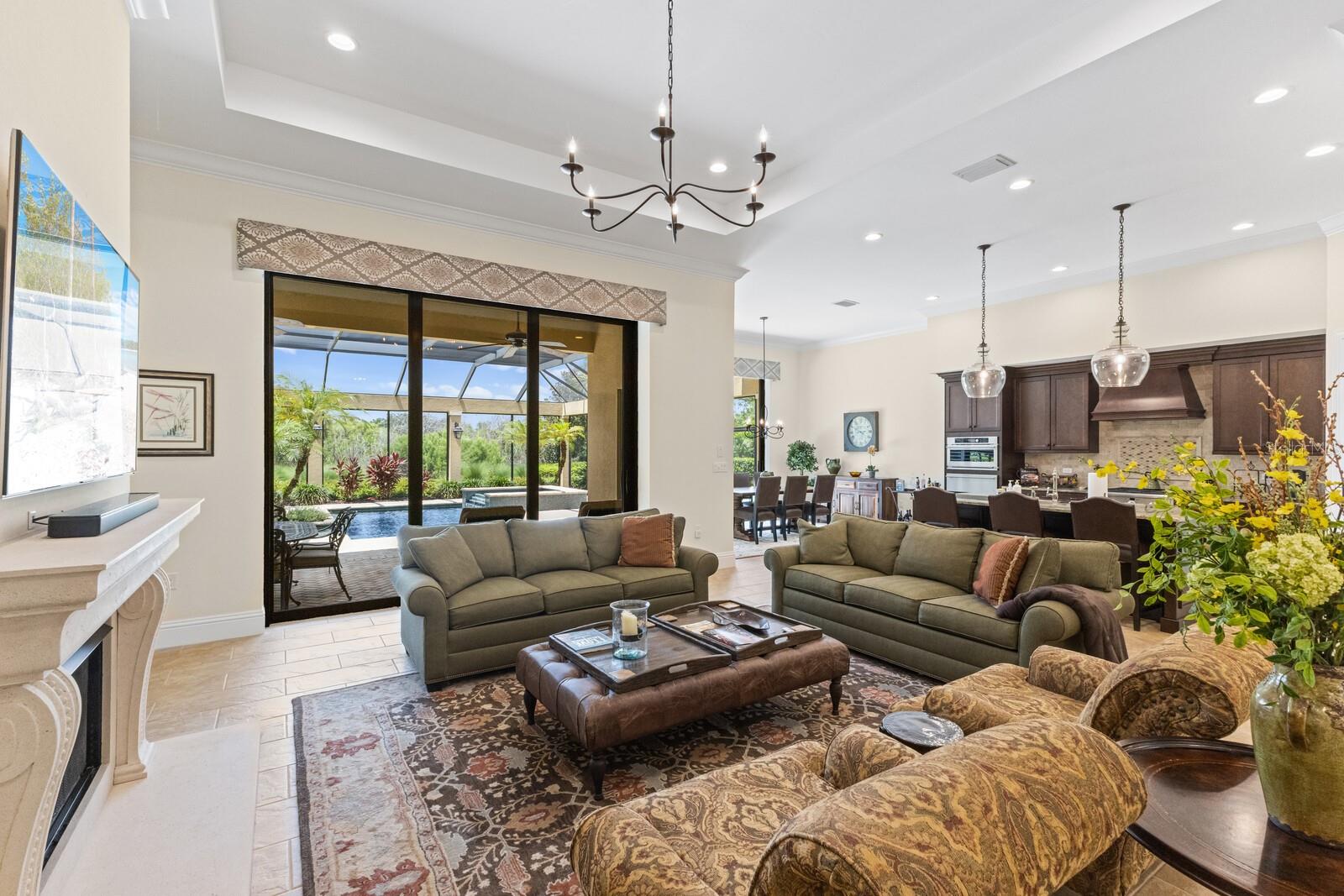 FOUNDERS CLUB - Residential