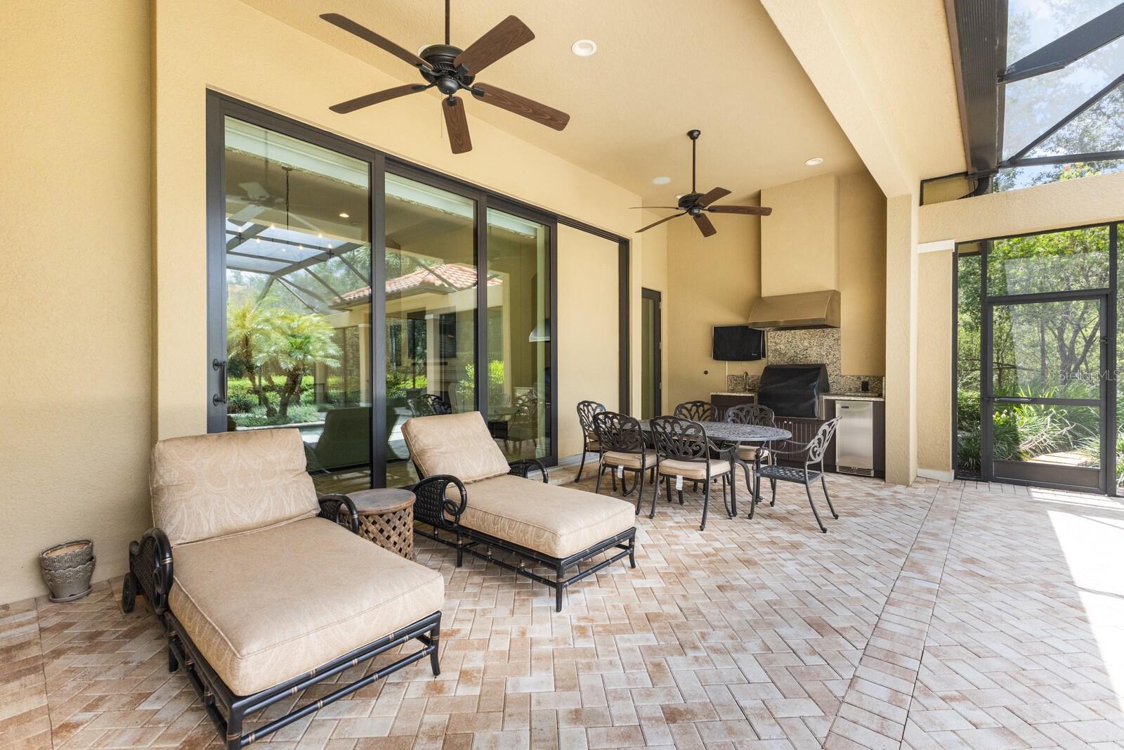 FOUNDERS CLUB - Residential