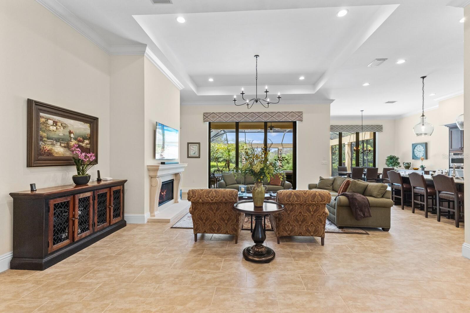 FOUNDERS CLUB - Residential