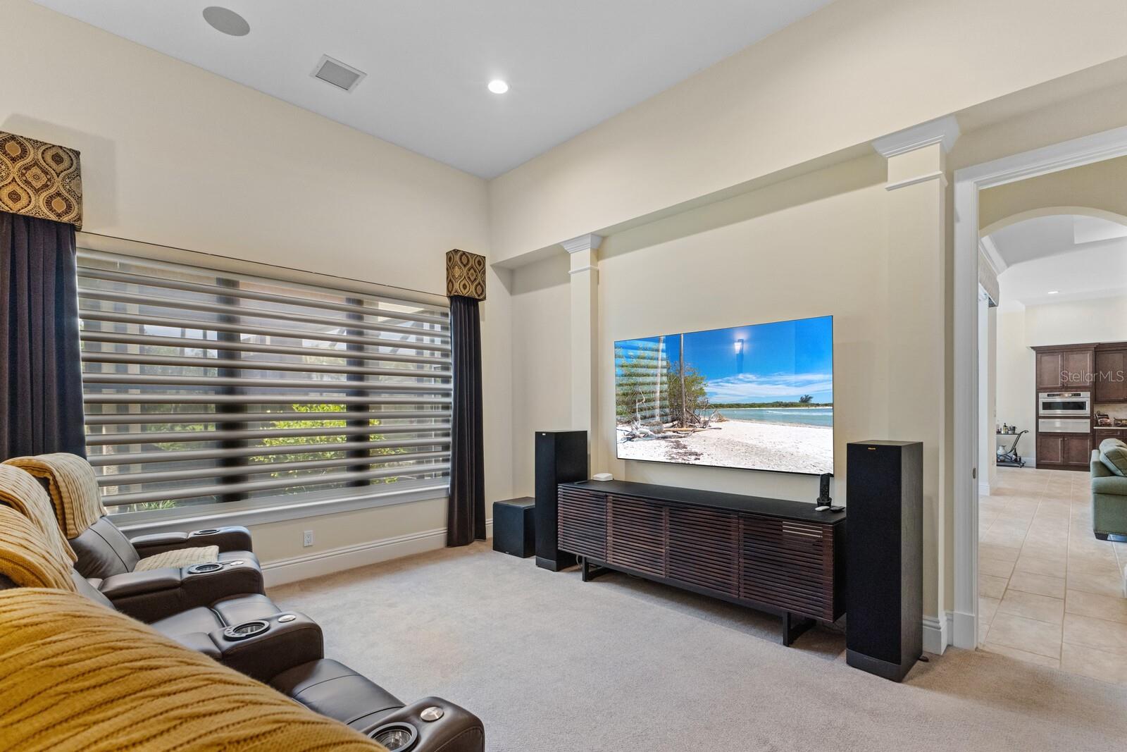 FOUNDERS CLUB - Residential