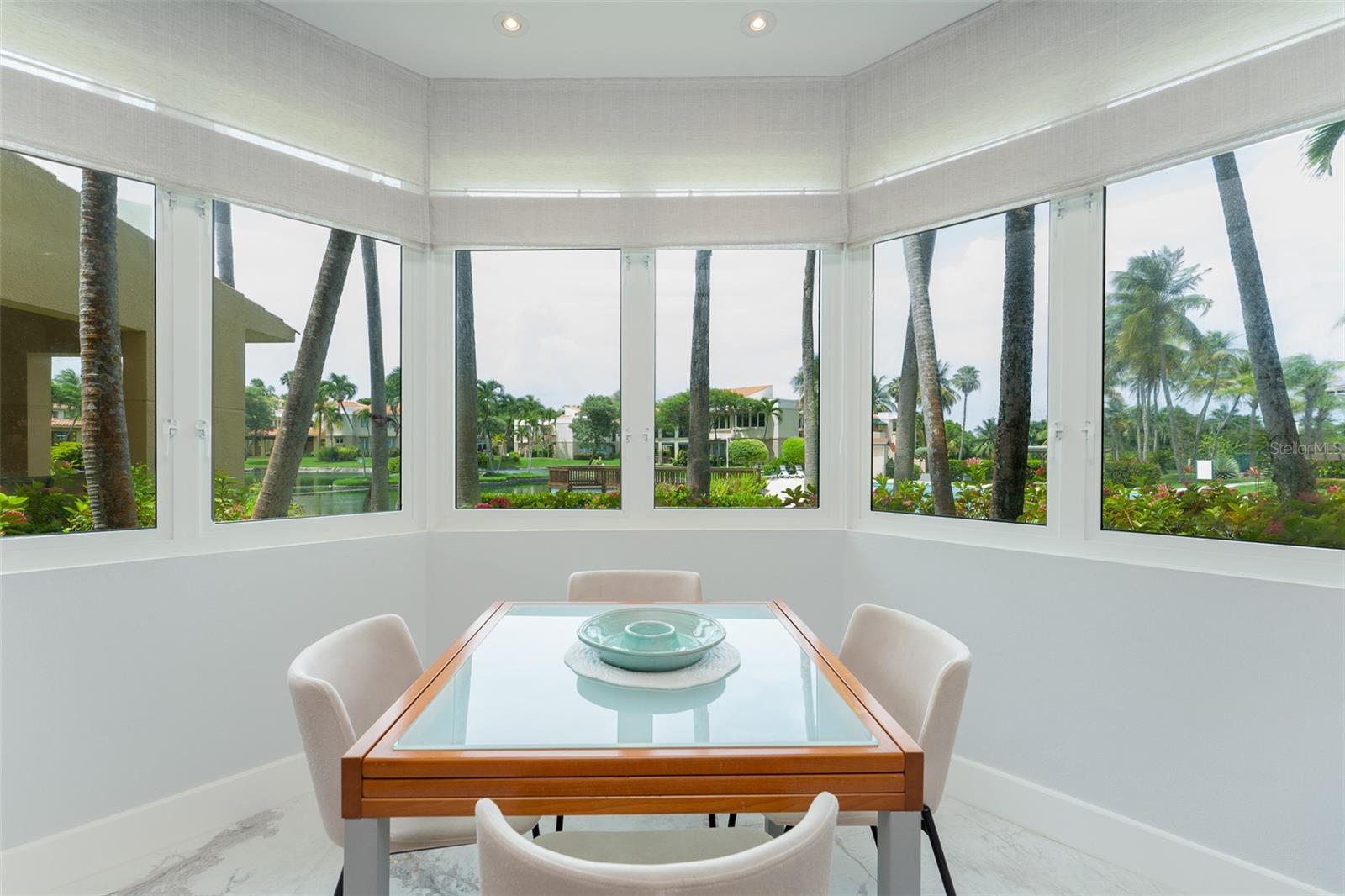 O4 LAKESIDE VILLAS O4