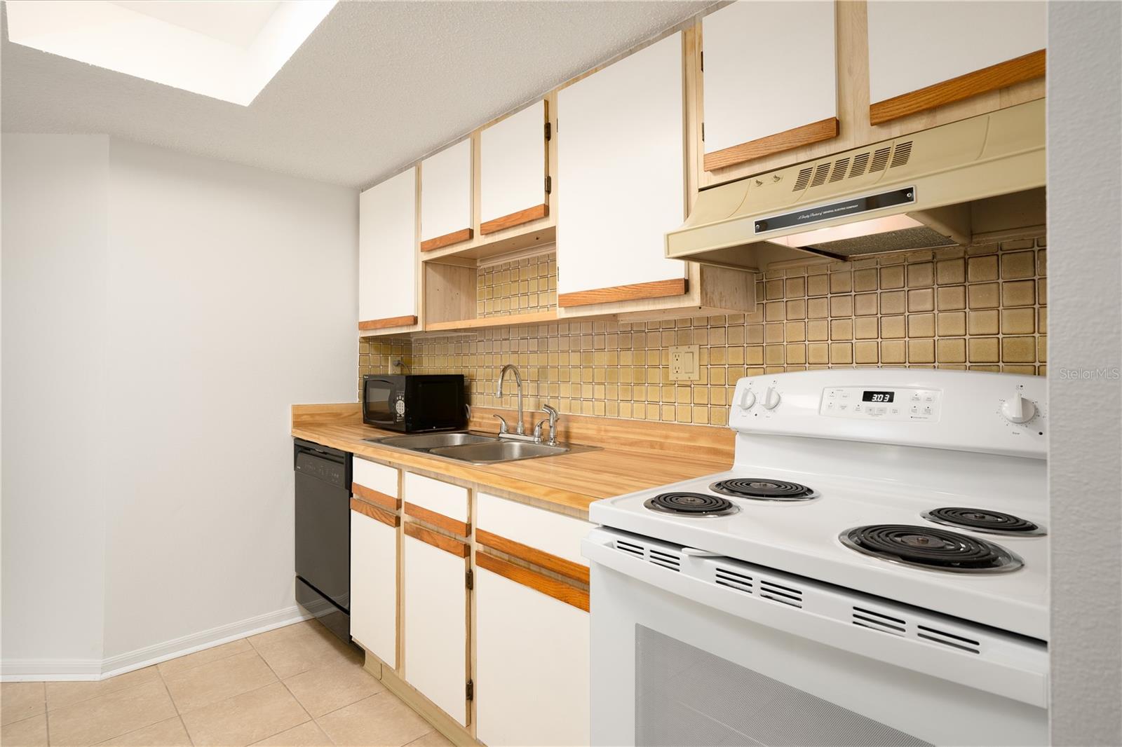 ORANGEWOOD PH 03 BLDG 03 - Residential Lease