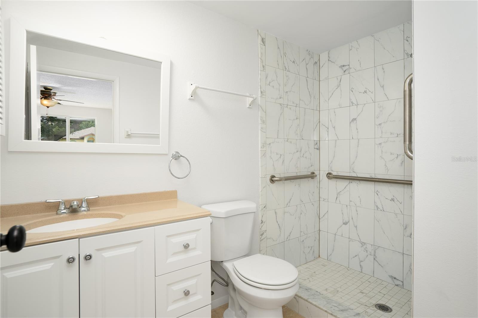 ORANGEWOOD PH 03 BLDG 03 - Residential Lease