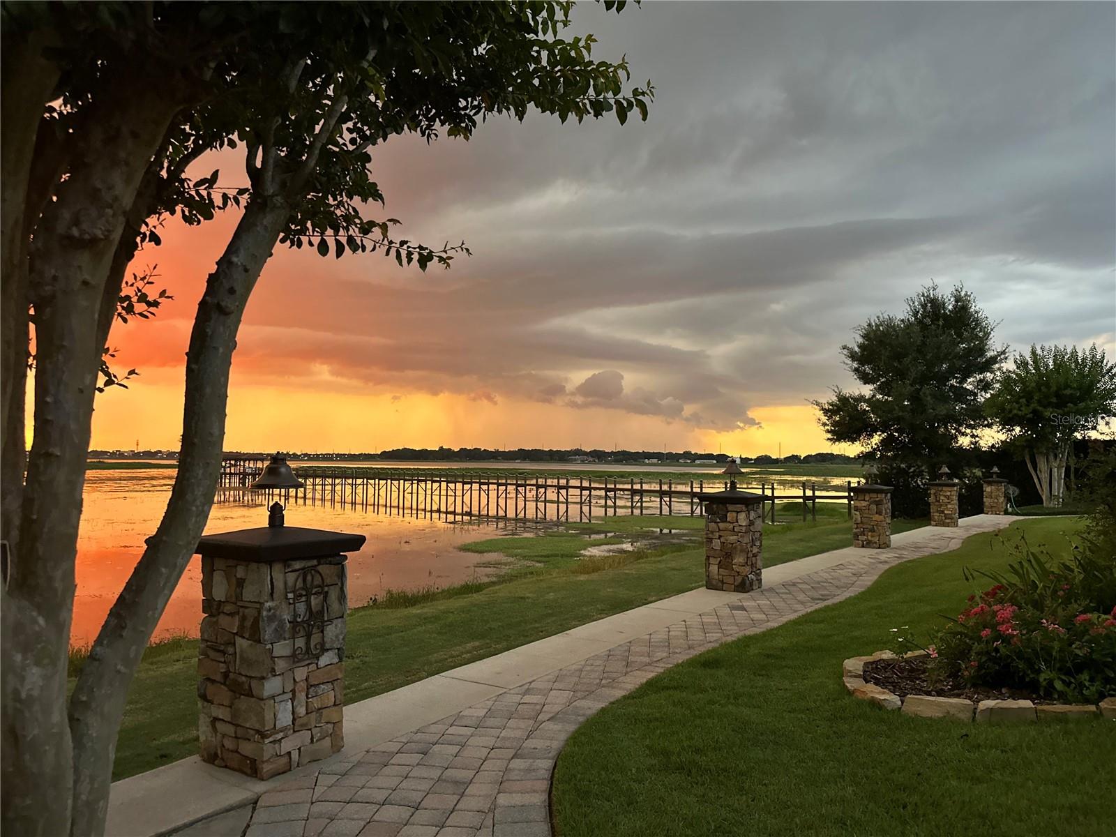 SUNSET POINTE - Residential