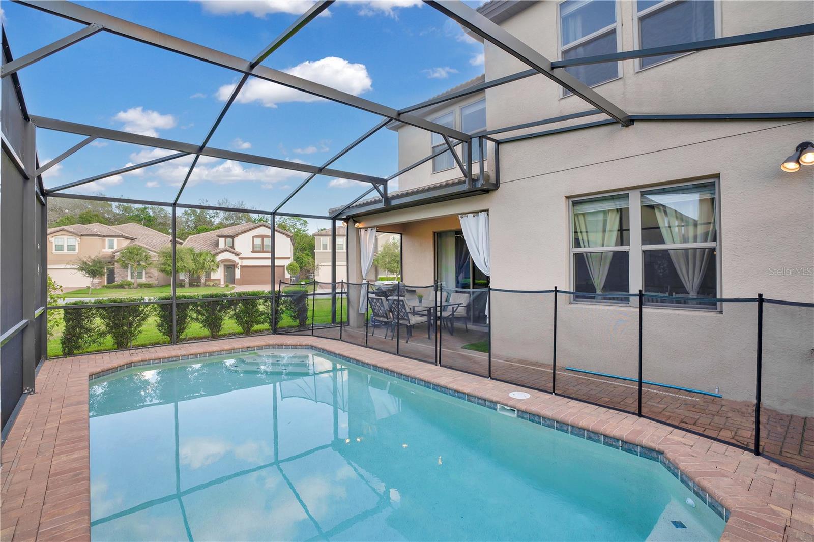 WINDSOR AT WESTSIDE - Residential