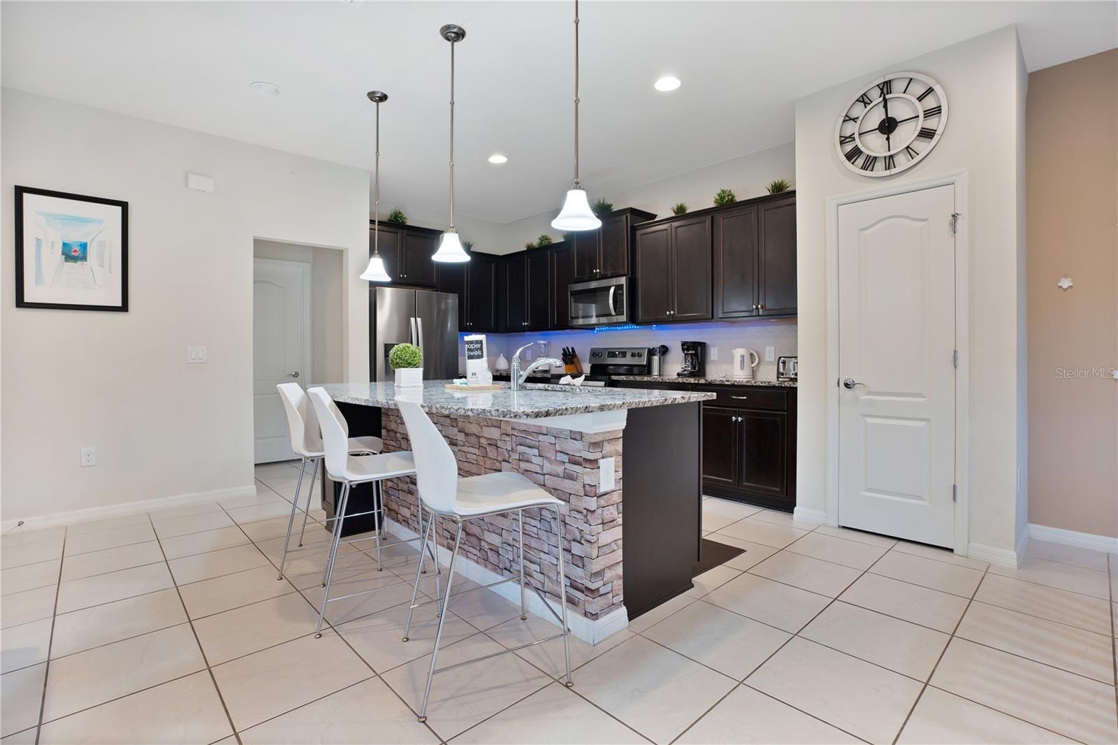 WINDSOR AT WESTSIDE - Residential