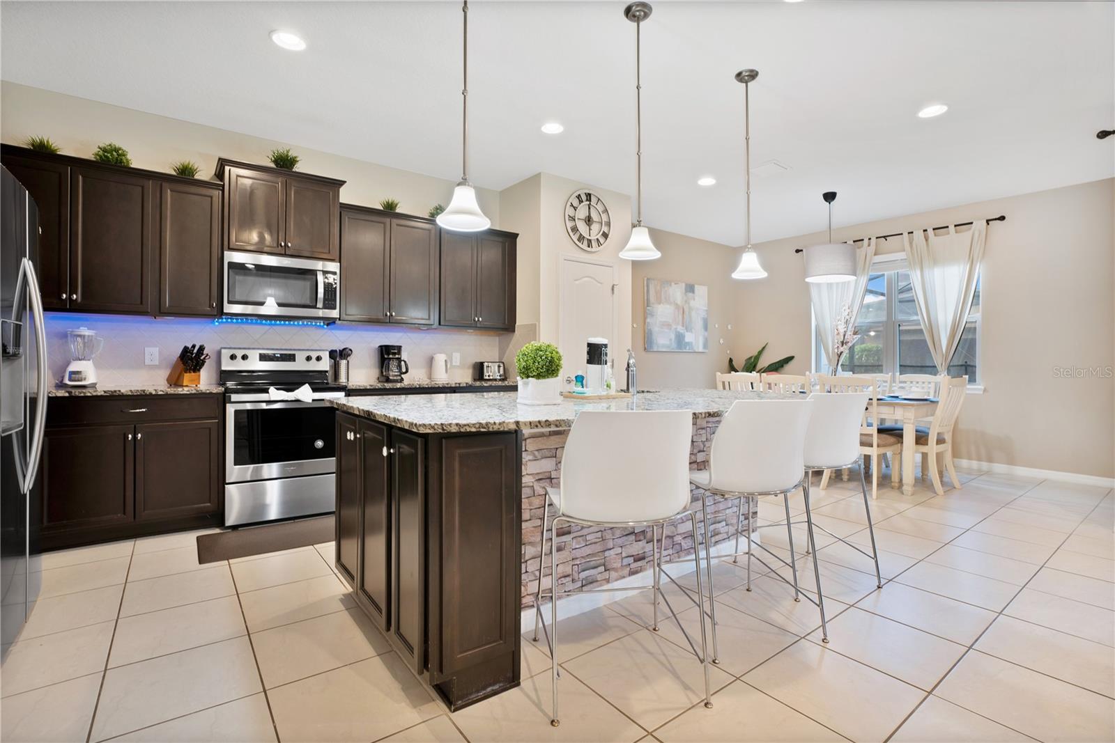 WINDSOR AT WESTSIDE - Residential