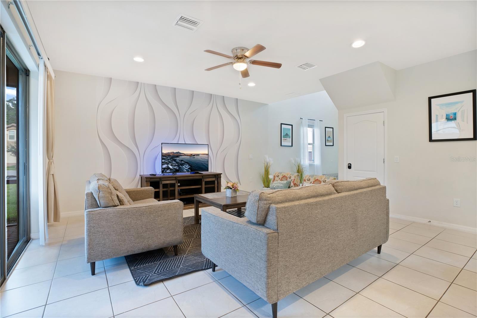 WINDSOR AT WESTSIDE - Residential