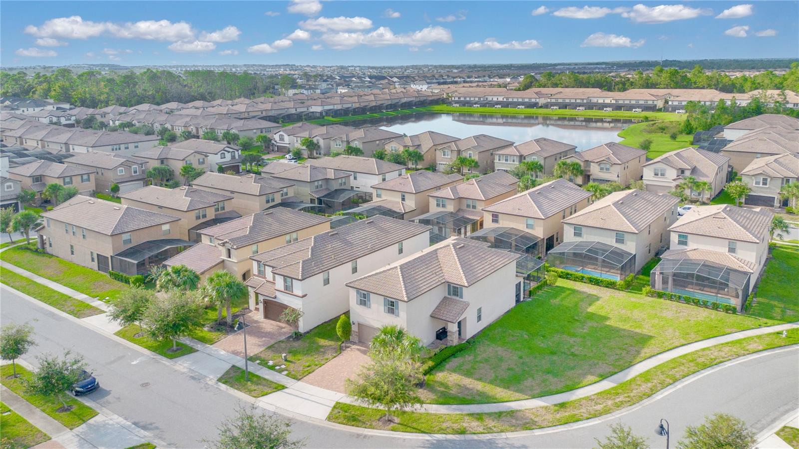 WINDSOR AT WESTSIDE - Residential
