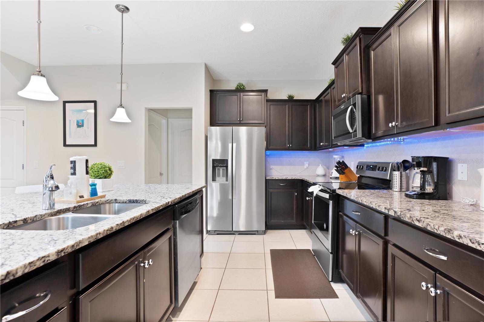 WINDSOR AT WESTSIDE - Residential